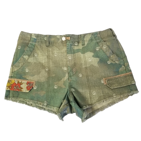 PILCRO Anthropologie Peace Sign Embroidered Green Camo Utility Shorts Size 31 - Picture 1 of 16